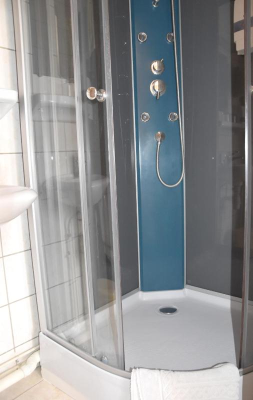 Double Room with Balcony image 4