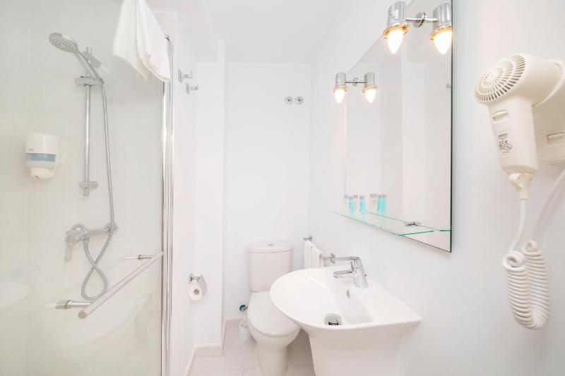 Small Double Room image 2
