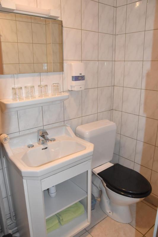Standard Quadruple Room image 3