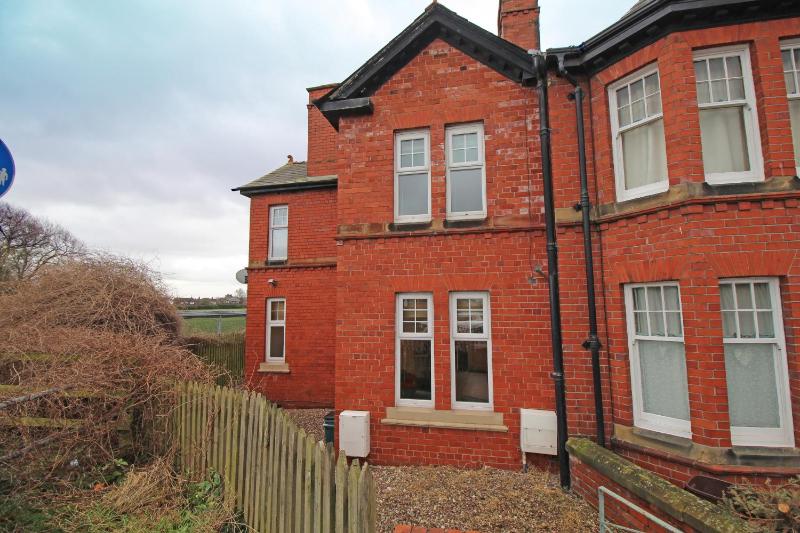 Large period Chester home right on the canal. - image 1