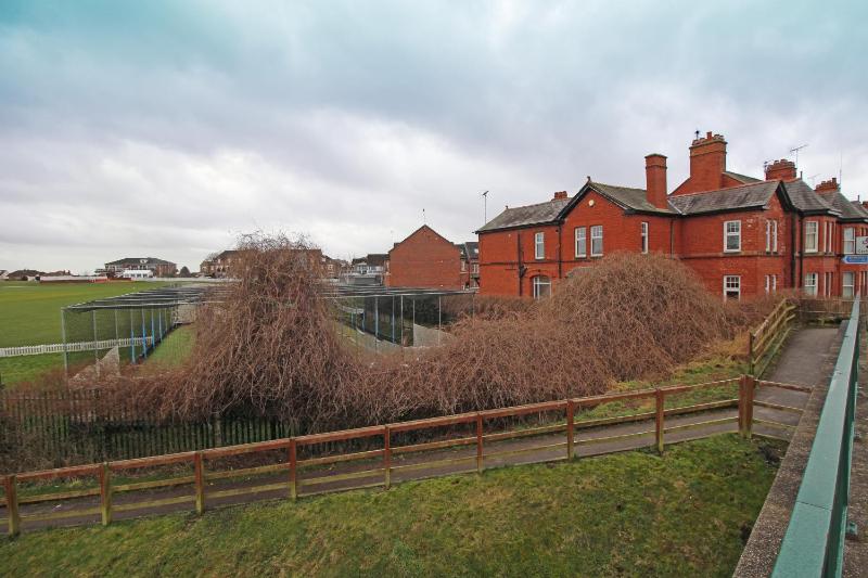 Large period Chester home right on the canal. - image 27