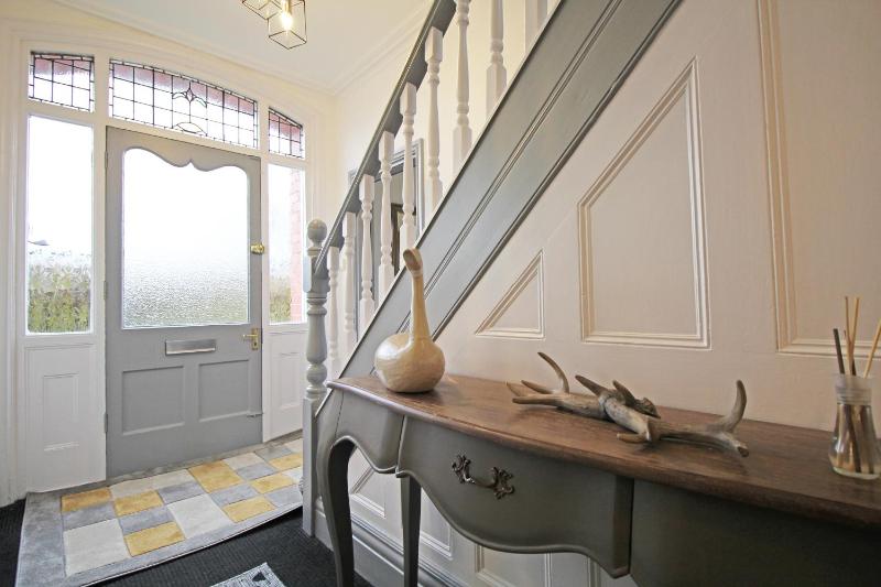 Large period Chester home right on the canal. - image 22