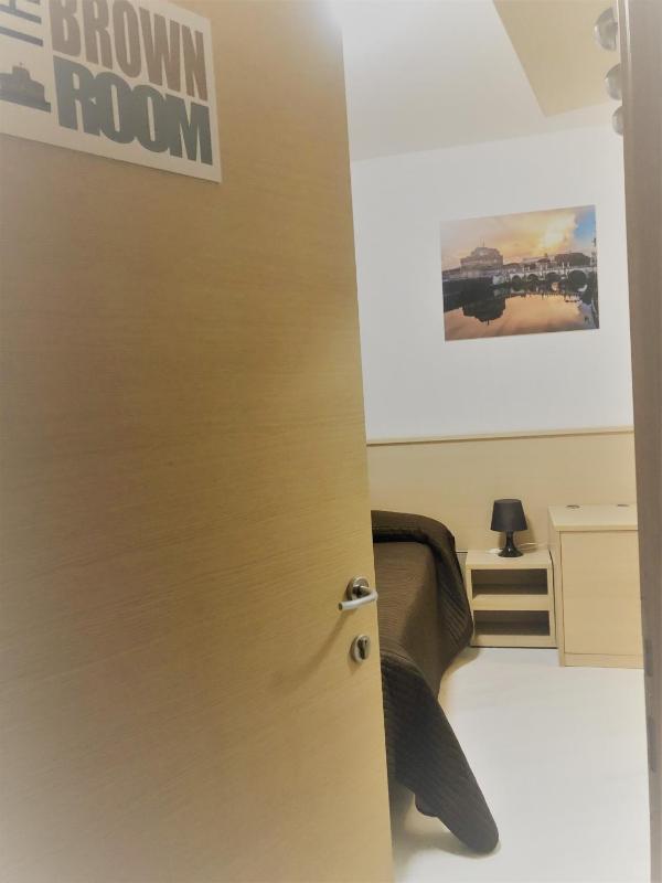 Small Double Room image 1