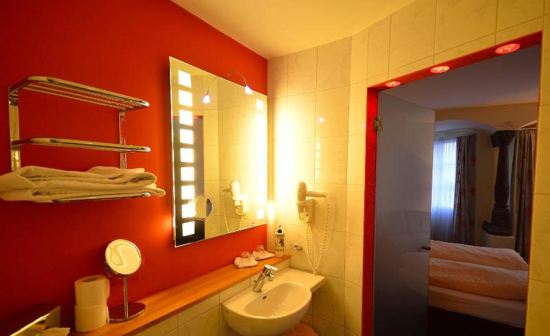 Quadruple Room image 3