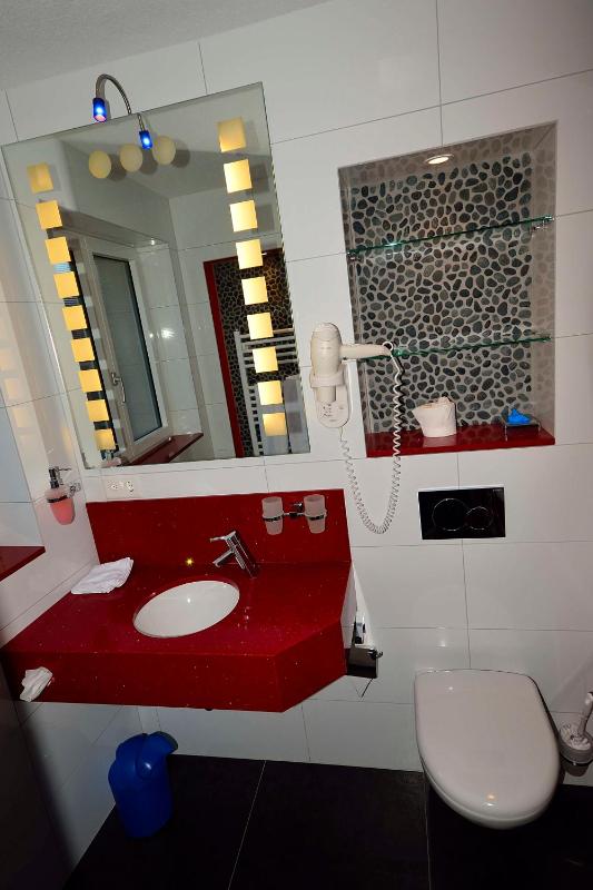 Double or Twin Room image 3
