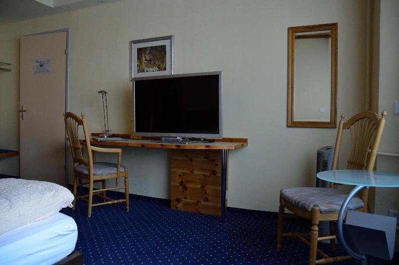 Single Room image 4