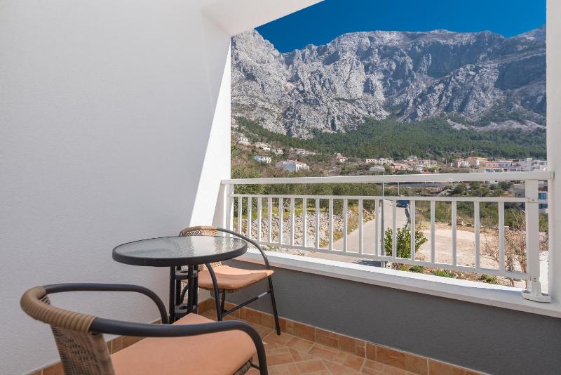 Apartment with Pool View  image 3