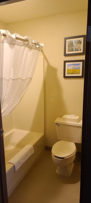 Queen Room - Non-Smoking image 2