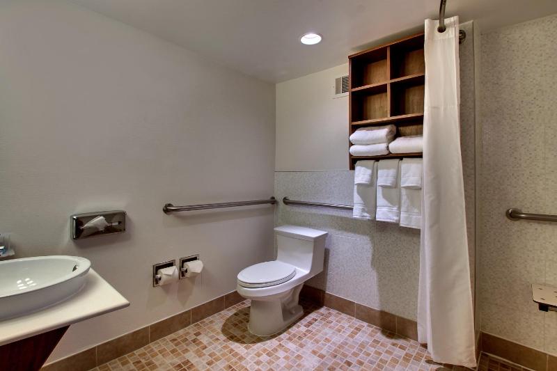 King Room - Mobility Access/Roll in Shower - Non-Smoking image 1