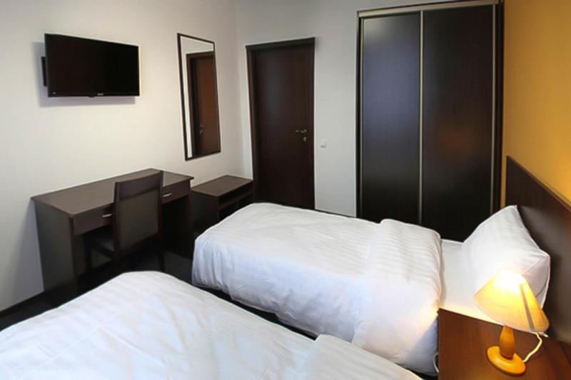 Economy Double or Twin Room with Shared Bathroom image 2