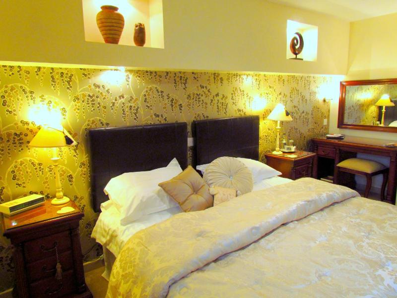 Standard Double or Twin Room image 4