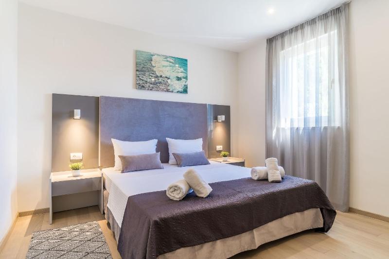 Apartment with Sea View image 3