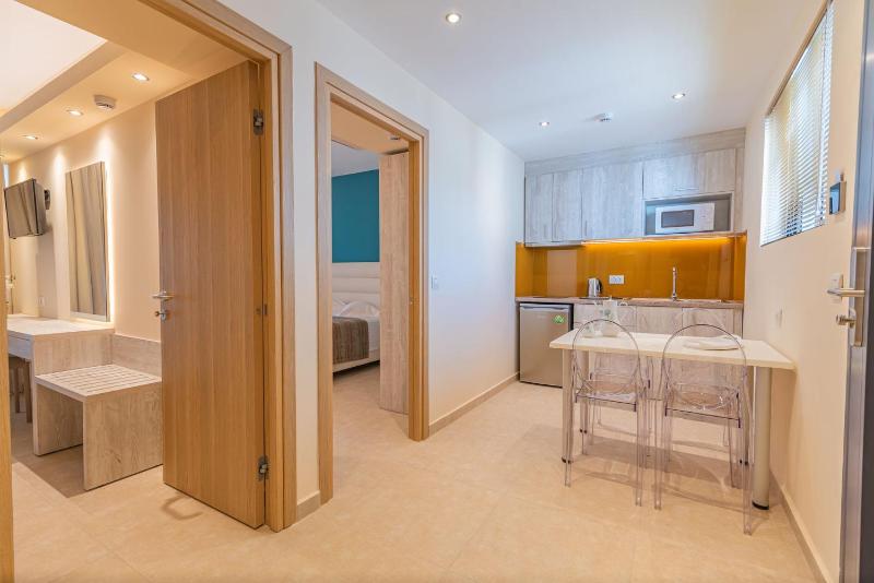CHRISTA APARTMENTS - image 21