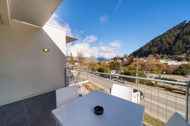 Mountain View City Apartment - image 4