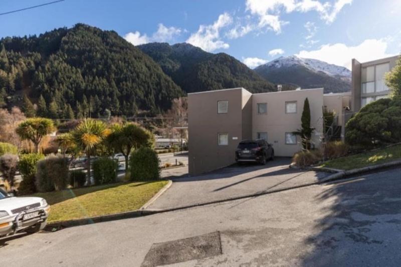 Mountain View City Apartment - image 9