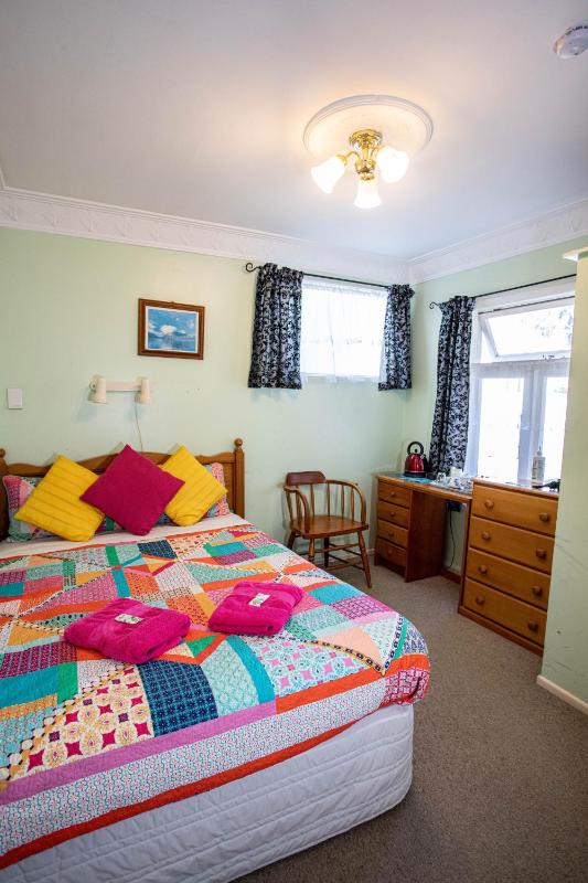 Single Room with Private Bathroom image 2
