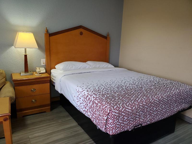 Standard Double Room image 2