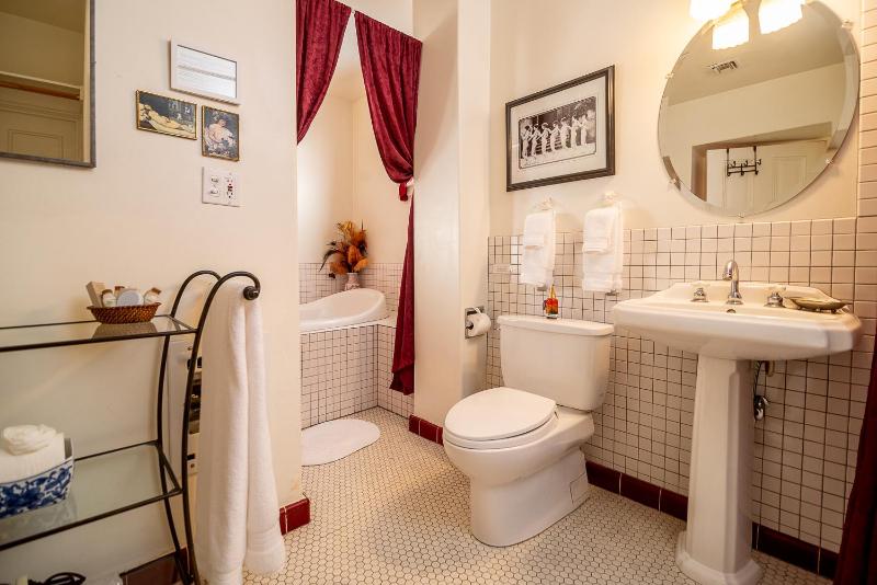 Deluxe Suite image 2