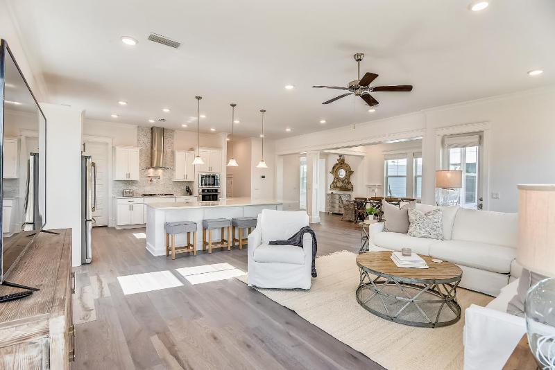 Five-Bedroom House image 3