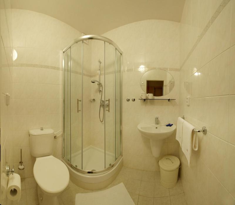 Double or Twin Room with Extra Bed image 3