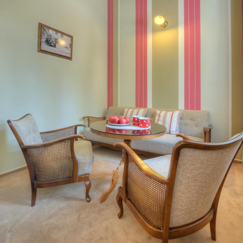 Superior Double Room with Extra Bed image 3