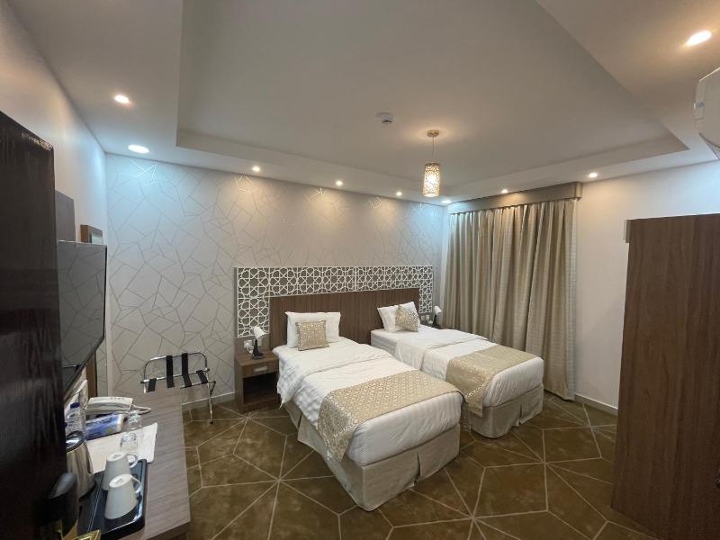 Large Twin Room image 3