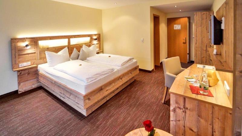 Superior Double Room image 3