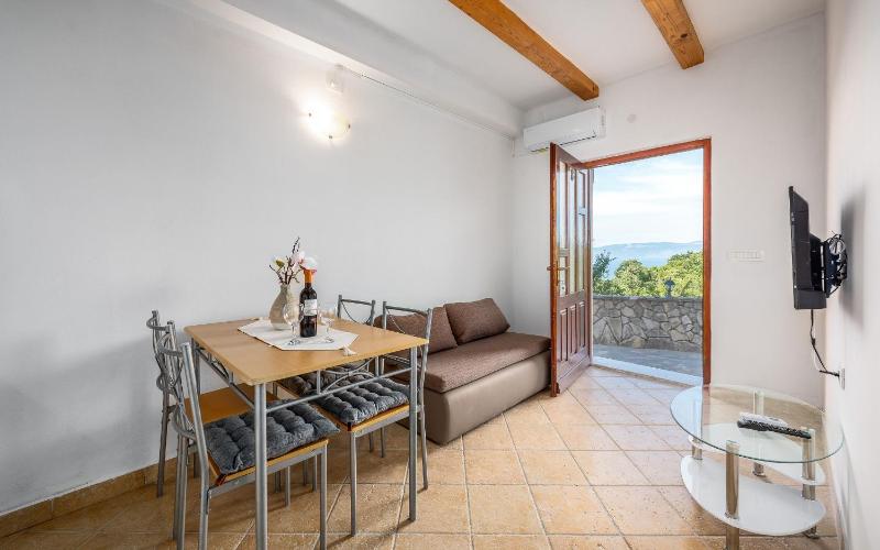 One-Bedroom Apartment with Terrace image 4