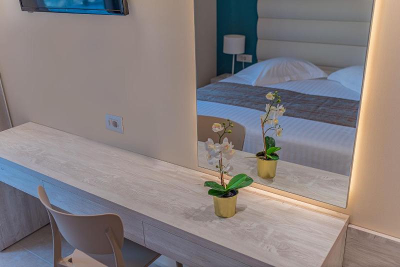 CHRISTA APARTMENTS - image 7