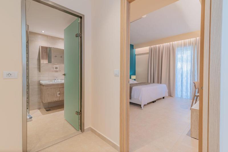 CHRISTA APARTMENTS - image 14