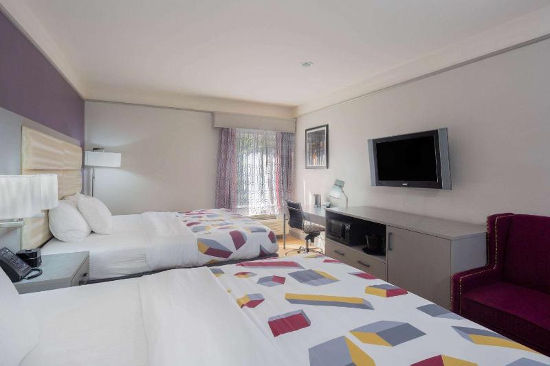 Deluxe King Room with Two King Beds image 2