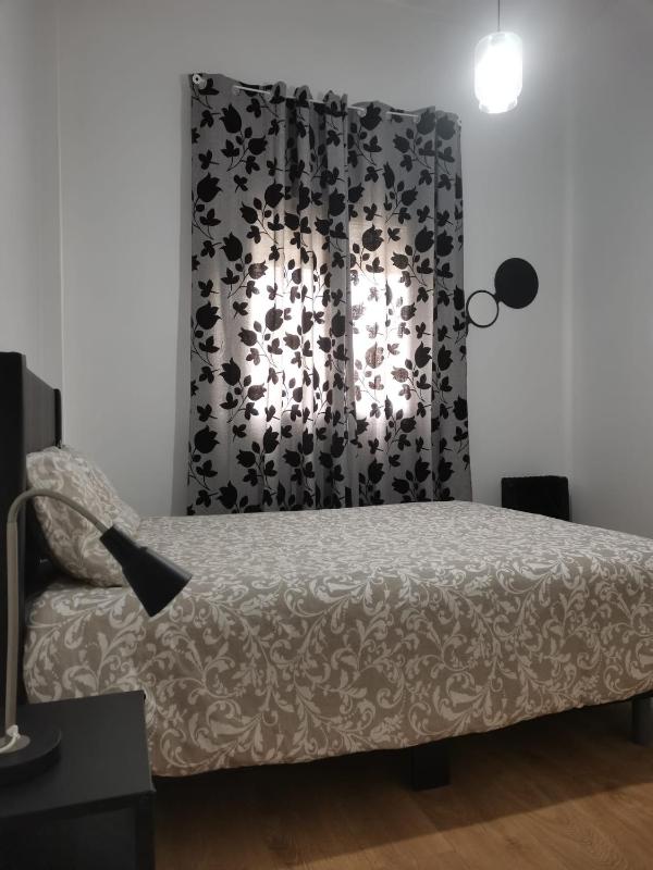 One-Bedroom Apartment image 2