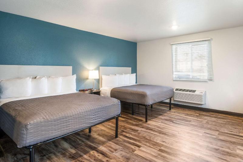 Standard Queen Room with Two Queen Beds - Non-Smoking image 1