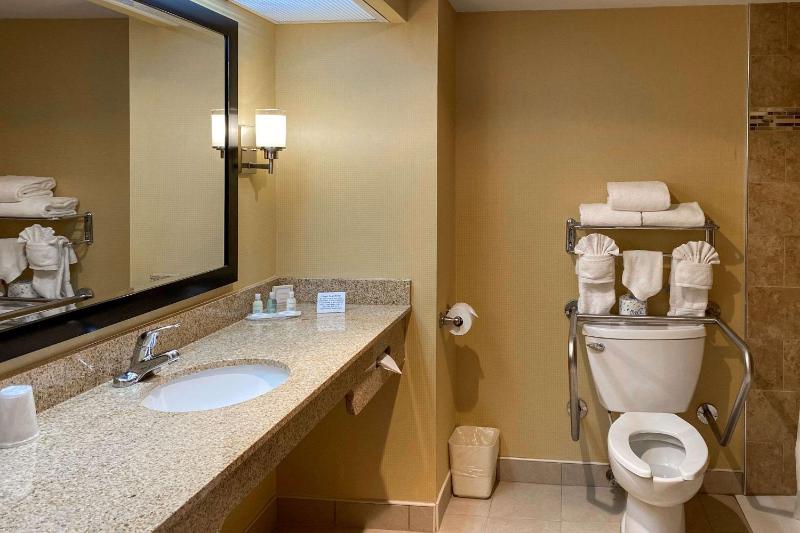 Double Room with Two Double Beds and Roll-In Shower - Disability Access/Non-Smoking image 2