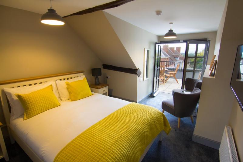 King Room with Balcony image 2