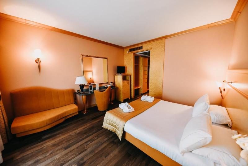 Superior Double Room image 3
