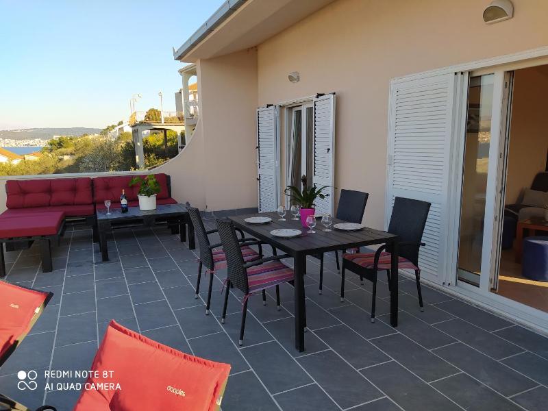 Apartment with Sea View image 2