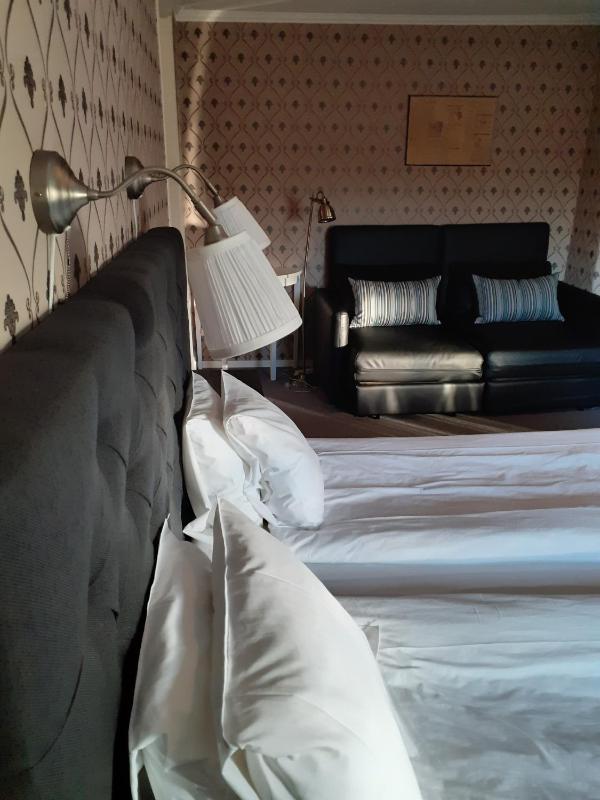 Family Room image 2