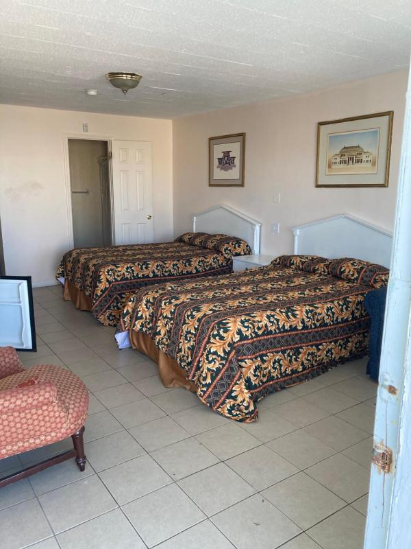 Standard Room with Two Double Beds image 3