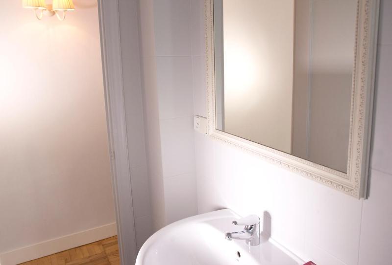 Double Room with Private Bathroom image 2