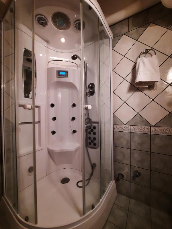 Apartment with Mountain View, Fireplace and Hot Tub image 4