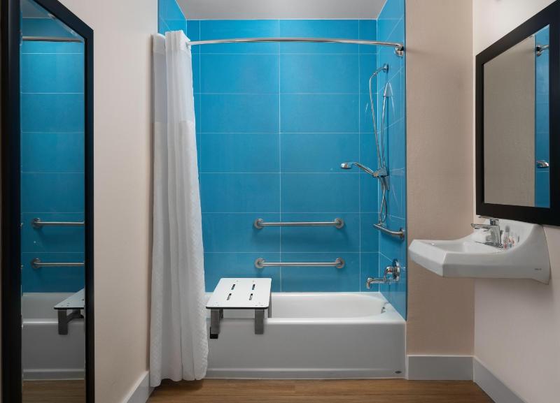 Double Room - Disability Access - Non-Smoking image 1