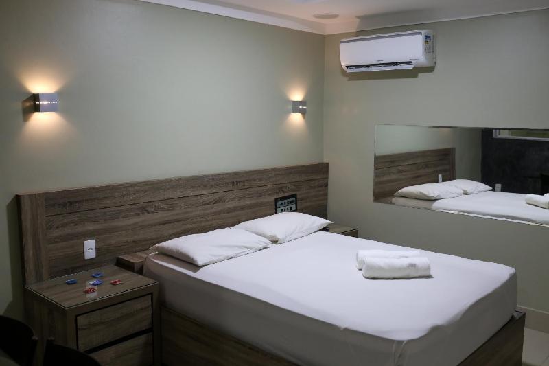 Standard Double Room image 3