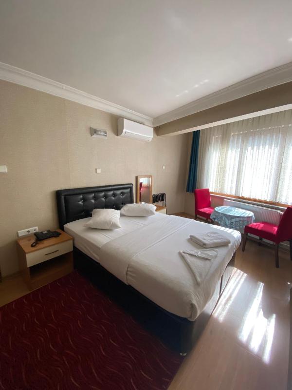 Large Single Room image 3
