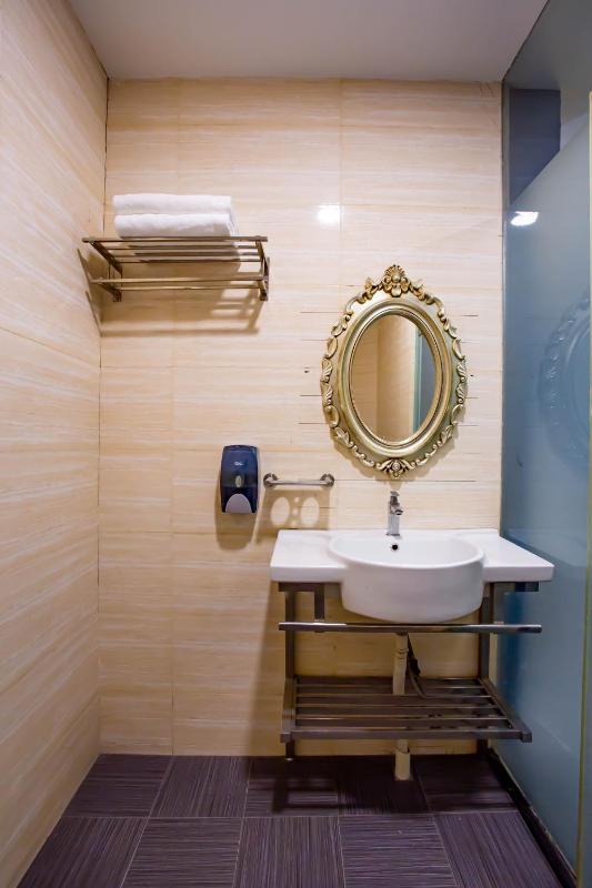 Superior Queen Room image 2