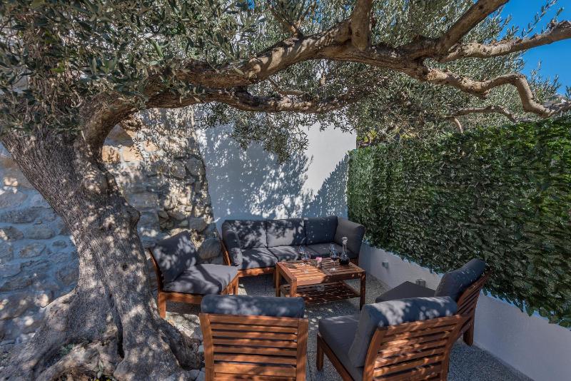 Villa Petra Apartment with private pool - image 8