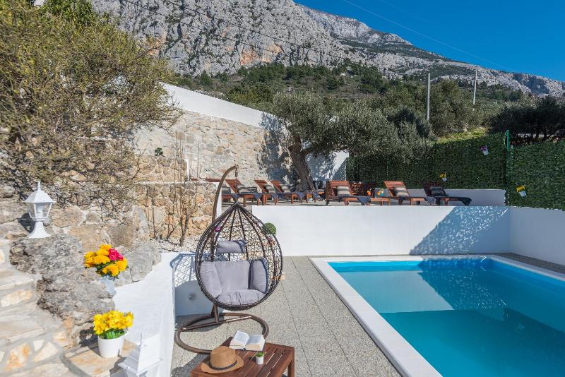 Villa Petra Apartment with private pool - image 18