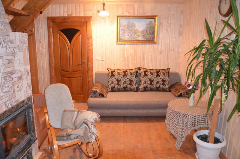 Two-Bedroom House (7 Adults) image 4