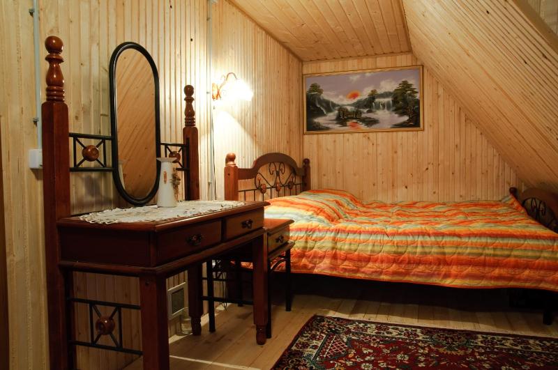 Two-Bedroom House (9 Adults) image 4