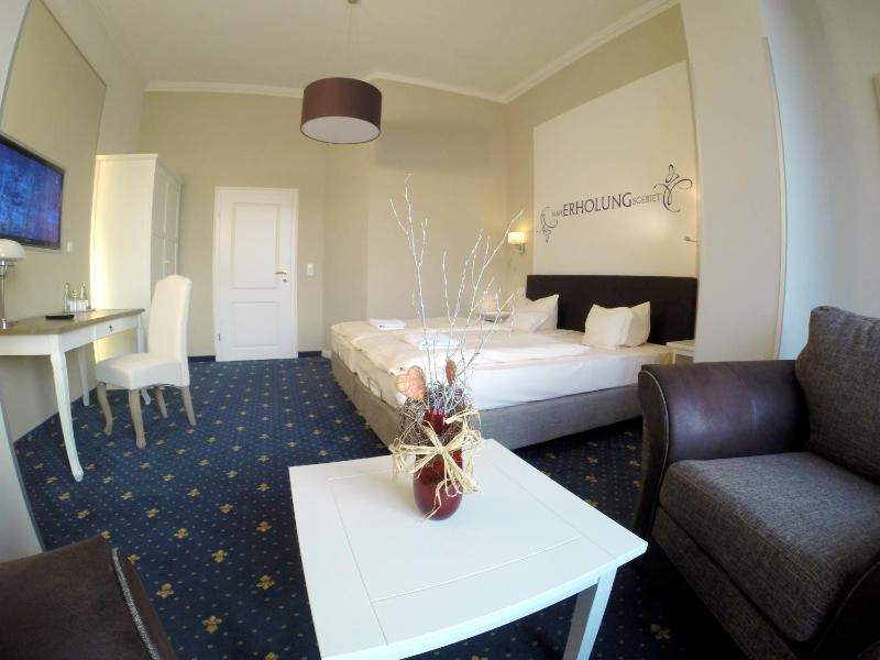 Large Double Room image 1
